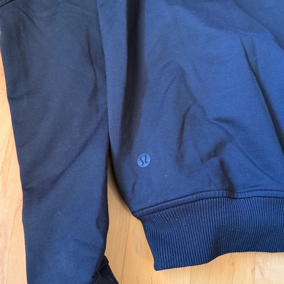 Lululemon crewneck with front pockets - Picture 6 of 6